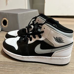 Air Jordan mid rise shadow